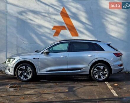 Серый Ауди E-Tron, объемом двигателя 0 л и пробегом 12 тыс. км за 31990 $, фото 21 на Automoto.ua