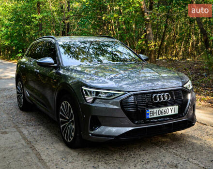 Серый Ауди E-Tron, объемом двигателя 0 л и пробегом 89 тыс. км за 31900 $, фото 2 на Automoto.ua