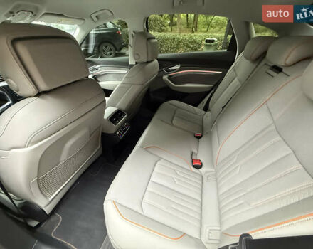 Ауди E-Tron 2020 в Киеве на Automoto.ua Серый Ауди E-Tron, объемом двигателя 0 л и пробегом 71 тыс. км за 35300 $, фото 19 на Automoto.ua