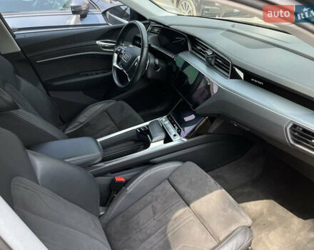 Сірий Ауді E-Tron, об'ємом двигуна 0 л та пробігом 43 тис. км за 28500 $, фото 7 на Automoto.ua