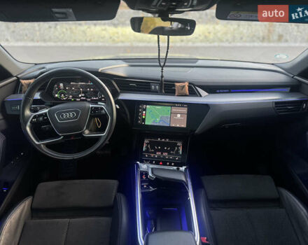 Сірий Ауді E-Tron, об'ємом двигуна 0 л та пробігом 140 тис. км за 37000 $, фото 4 на Automoto.ua