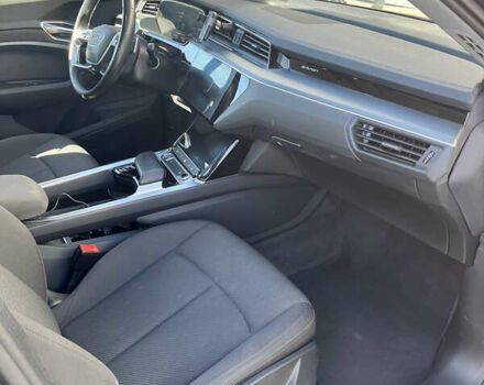 Серый Ауди E-Tron, объемом двигателя 0 л и пробегом 175 тыс. км за 22700 $, фото 21 на Automoto.ua