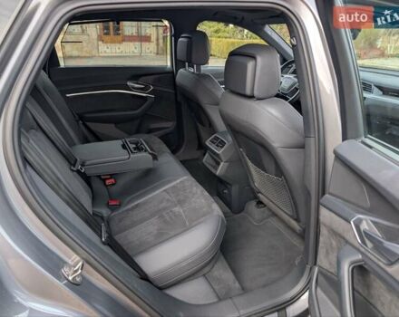 Серый Ауди E-Tron, объемом двигателя 0 л и пробегом 82 тыс. км за 32500 $, фото 14 на Automoto.ua