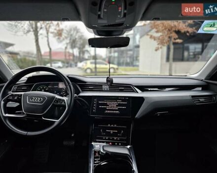 Серый Ауди E-Tron, объемом двигателя 0 л и пробегом 112 тыс. км за 27600 $, фото 10 на Automoto.ua