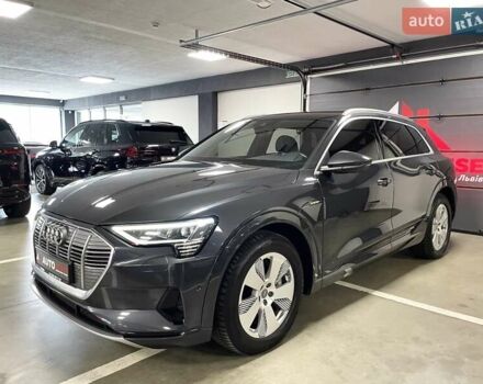 Серый Ауди E-Tron, объемом двигателя 0 л и пробегом 120 тыс. км за 28700 $, фото 2 на Automoto.ua