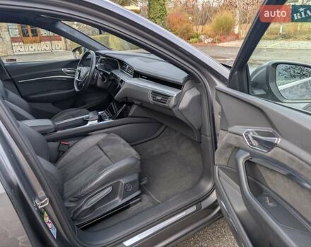 Серый Ауди E-Tron, объемом двигателя 0 л и пробегом 82 тыс. км за 32500 $, фото 12 на Automoto.ua