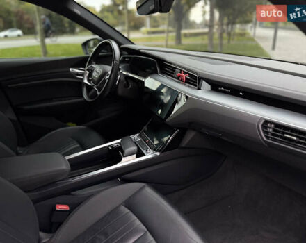 Ауді E-Tron 2020 у Дніпро (Дніпропетровську) на Automoto.ua Сірий Ауді E-Tron, об'ємом двигуна 0 л та пробігом 113 тис. км за 26900 $, фото 13 на Automoto.ua