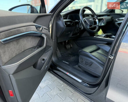 Серый Ауди E-Tron, объемом двигателя 0 л и пробегом 41 тыс. км за 44990 $, фото 27 на Automoto.ua