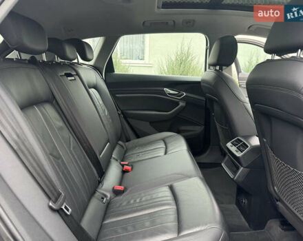 Серый Ауди E-Tron, объемом двигателя 0 л и пробегом 150 тыс. км за 23800 $, фото 33 на Automoto.ua