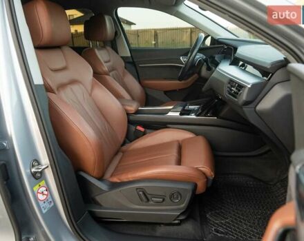 Сірий Ауді E-Tron, об'ємом двигуна 0 л та пробігом 112 тис. км за 34300 $, фото 41 на Automoto.ua