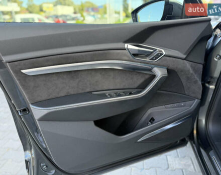 Серый Ауди E-Tron, объемом двигателя 0 л и пробегом 41 тыс. км за 44990 $, фото 23 на Automoto.ua