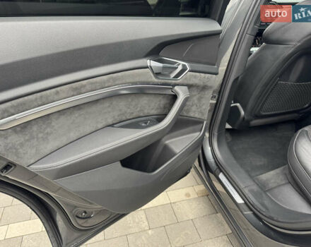 Серый Ауди E-Tron, объемом двигателя 0 л и пробегом 140 тыс. км за 32100 $, фото 32 на Automoto.ua