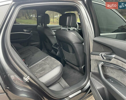 Серый Ауди E-Tron, объемом двигателя 0 л и пробегом 90 тыс. км за 34490 $, фото 18 на Automoto.ua