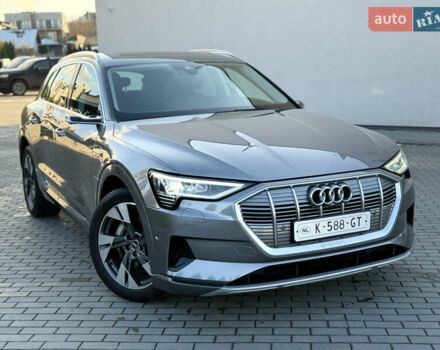 Серый Ауди E-Tron, объемом двигателя 0 л и пробегом 121 тыс. км за 27699 $, фото 5 на Automoto.ua