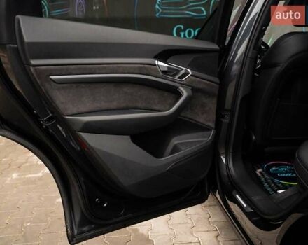 Сірий Ауді E-Tron, об'ємом двигуна 0 л та пробігом 154 тис. км за 25900 $, фото 59 на Automoto.ua