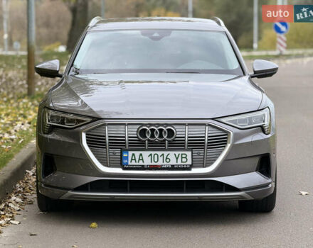 Серый Ауди E-Tron, объемом двигателя 0 л и пробегом 34 тыс. км за 33900 $, фото 2 на Automoto.ua