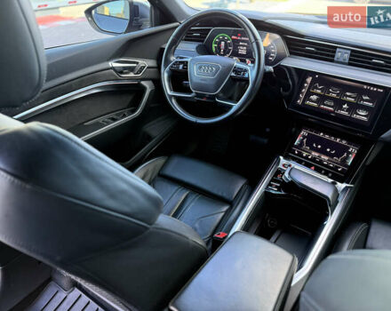 Серый Ауди E-Tron, объемом двигателя 0 л и пробегом 41 тыс. км за 44990 $, фото 35 на Automoto.ua