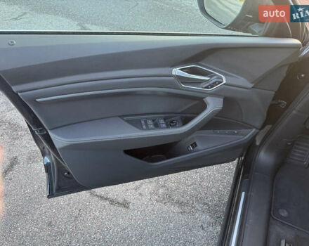 Серый Ауди E-Tron, объемом двигателя 0 л и пробегом 169 тыс. км за 26000 $, фото 8 на Automoto.ua