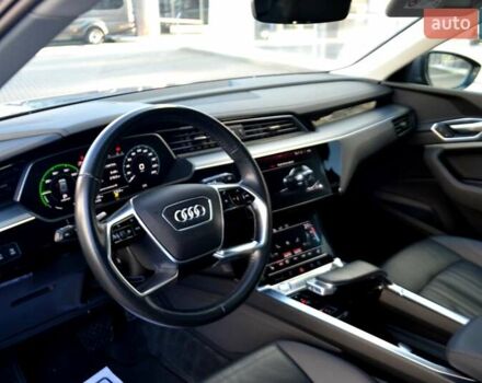 Серый Ауди E-Tron, объемом двигателя 0 л и пробегом 125 тыс. км за 23800 $, фото 110 на Automoto.ua