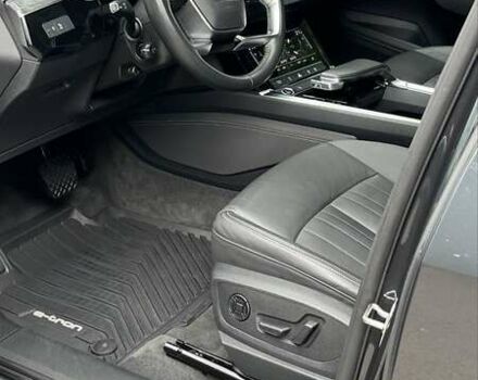 Ауди E-Tron 2020 в Ивано-Франковске на Automoto.ua Серый Ауди E-Tron, объемом двигателя 0 л и пробегом 68 тыс. км за 31000 $, фото 4 на Automoto.ua