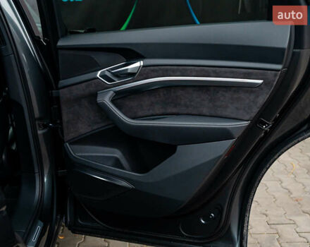 Сірий Ауді E-Tron, об'ємом двигуна 0 л та пробігом 82 тис. км за 39888 $, фото 77 на Automoto.ua