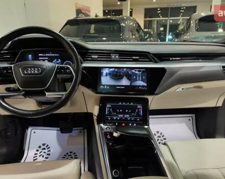 Серый Ауди E-Tron, объемом двигателя 0 л и пробегом 144 тыс. км за 29700 $, фото 23 на Automoto.ua