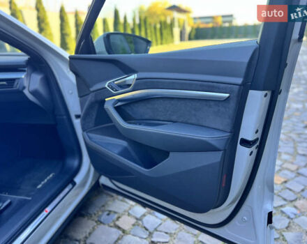 Сірий Ауді E-Tron, об'ємом двигуна 0 л та пробігом 105 тис. км за 34000 $, фото 27 на Automoto.ua