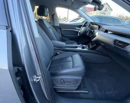 Серый Ауди E-Tron, объемом двигателя 0 л и пробегом 45 тыс. км за 29900 $, фото 30 на Automoto.ua