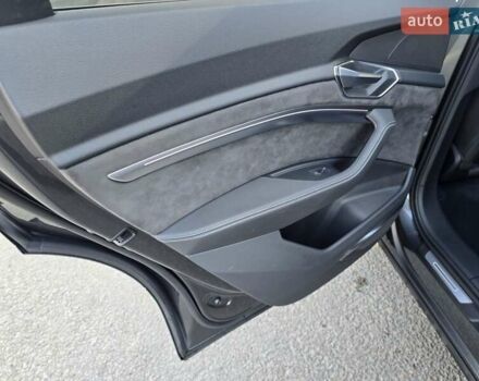 Сірий Ауді E-Tron, об'ємом двигуна 0 л та пробігом 67 тис. км за 37999 $, фото 53 на Automoto.ua