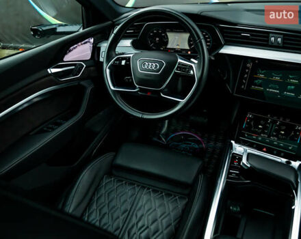 Сірий Ауді E-Tron, об'ємом двигуна 0 л та пробігом 82 тис. км за 39888 $, фото 90 на Automoto.ua