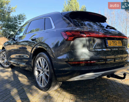 Серый Ауди E-Tron, объемом двигателя 0 л и пробегом 117 тыс. км за 28990 $, фото 13 на Automoto.ua