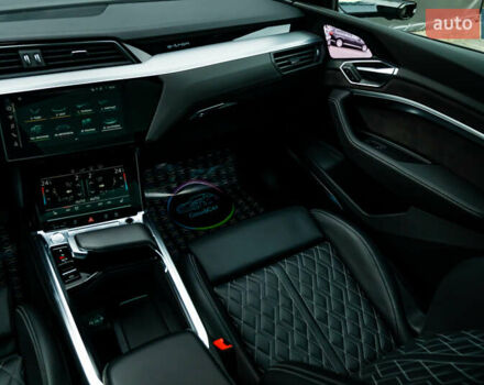 Сірий Ауді E-Tron, об'ємом двигуна 0 л та пробігом 82 тис. км за 39888 $, фото 91 на Automoto.ua