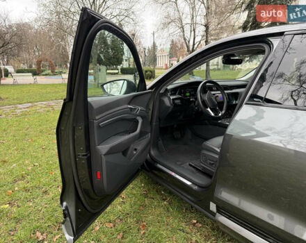 Сірий Ауді E-Tron, об'ємом двигуна 0 л та пробігом 53 тис. км за 34000 $, фото 16 на Automoto.ua