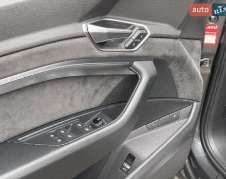 Серый Ауди E-Tron, объемом двигателя 0 л и пробегом 90 тыс. км за 34490 $, фото 12 на Automoto.ua