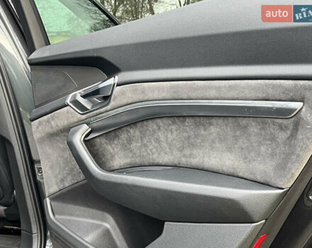 Сірий Ауді E-Tron, об'ємом двигуна 0 л та пробігом 143 тис. км за 30800 $, фото 24 на Automoto.ua