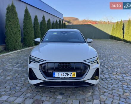 Сірий Ауді E-Tron, об'ємом двигуна 0 л та пробігом 105 тис. км за 34000 $, фото 7 на Automoto.ua