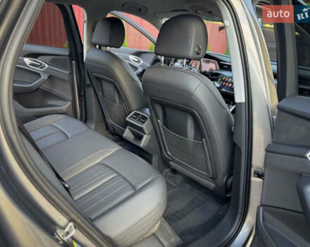 Сірий Ауді E-Tron, об'ємом двигуна 0 л та пробігом 170 тис. км за 25600 $, фото 7 на Automoto.ua