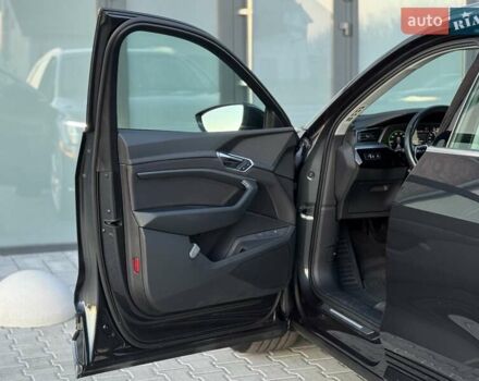 Серый Ауди E-Tron, объемом двигателя 0 л и пробегом 97 тыс. км за 21900 $, фото 38 на Automoto.ua