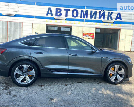Серый Ауди E-Tron, объемом двигателя 0 л и пробегом 48 тыс. км за 33000 $, фото 3 на Automoto.ua