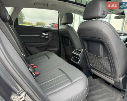 Ауди E-Tron 2020 в Тернополе на Automoto.ua Серый Ауди E-Tron, объемом двигателя 0 л и пробегом 126 тыс. км за 23900 $, фото 54 на Automoto.ua