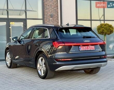 Серый Ауди E-Tron, объемом двигателя 0 л и пробегом 97 тыс. км за 21900 $, фото 2 на Automoto.ua