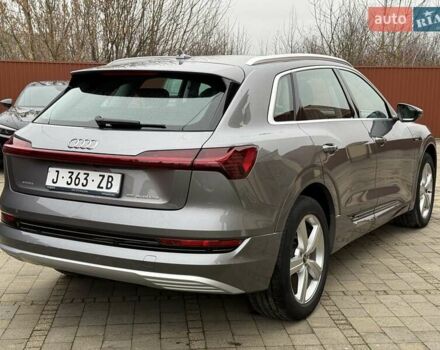 Сірий Ауді E-Tron, об'ємом двигуна 0 л та пробігом 110 тис. км за 28999 $, фото 3 на Automoto.ua