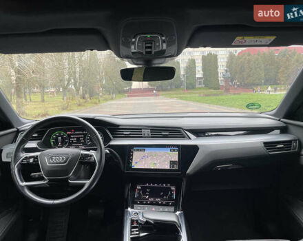 Серый Ауди E-Tron, объемом двигателя 0 л и пробегом 90 тыс. км за 34490 $, фото 23 на Automoto.ua