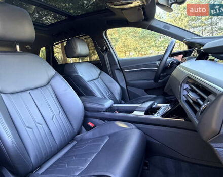 Серый Ауди E-Tron, объемом двигателя 0 л и пробегом 117 тыс. км за 28990 $, фото 20 на Automoto.ua