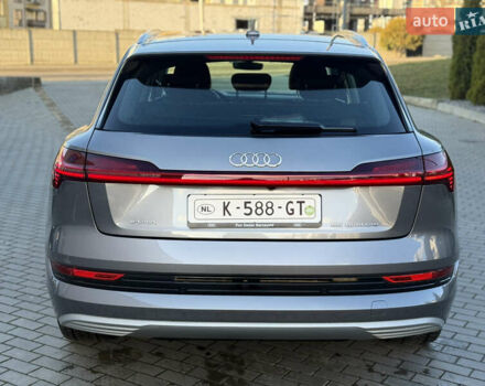 Серый Ауди E-Tron, объемом двигателя 0 л и пробегом 121 тыс. км за 27699 $, фото 13 на Automoto.ua