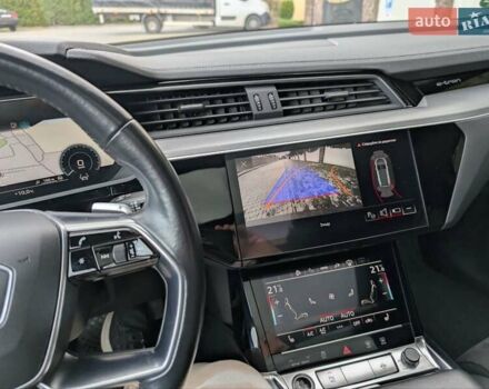 Серый Ауди E-Tron, объемом двигателя 0 л и пробегом 82 тыс. км за 32500 $, фото 25 на Automoto.ua