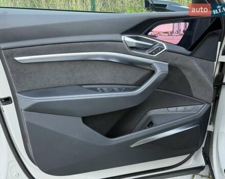 Ауди E-Tron 2020 в Луцке на Automoto.ua Серый Ауди E-Tron, объемом двигателя 0 л и пробегом 49 тыс. км за 35550 $, фото 14 на Automoto.ua