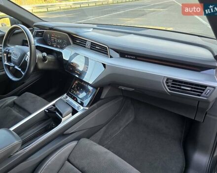 Сірий Ауді E-Tron, об'ємом двигуна 0 л та пробігом 67 тис. км за 37999 $, фото 66 на Automoto.ua