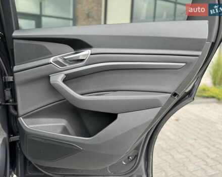 Ауди E-Tron 2020 в Тернополе на Automoto.ua Серый Ауди E-Tron, объемом двигателя 0 л и пробегом 126 тыс. км за 23900 $, фото 53 на Automoto.ua