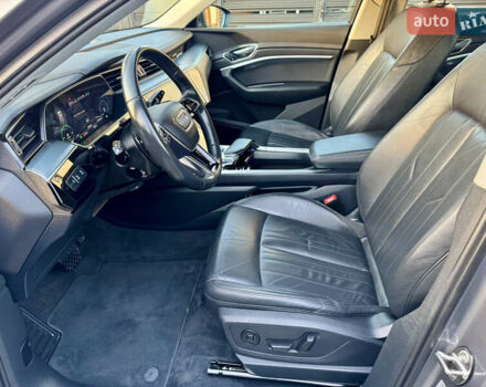 Сірий Ауді E-Tron, об'ємом двигуна 0 л та пробігом 143 тис. км за 27900 $, фото 49 на Automoto.ua